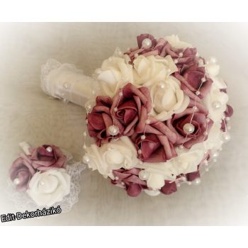 Lila-fehér habrózsa menyasszonyi csokor vagy dobócsokor 