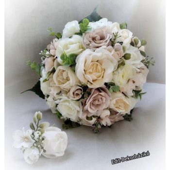   Fehér-barack-bézs-"koszos rózsaszín" menyasszonyi csokor 