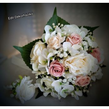 Hortenzia-rózsa menyasszonyi csokor