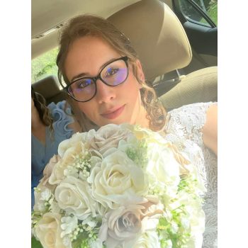 Fehér-bézs-koszos rózsaszín menyasszonyi csokor 