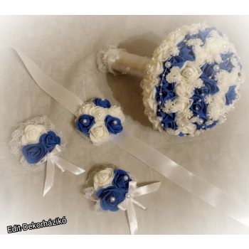 Kék-fehér habrózsa menyasszonyi csokor szett