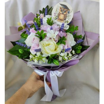 Lila és fehér virágos ballagási csokor 