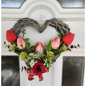 Szív alakú tulipános ajtódísz 