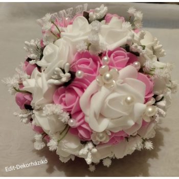 Fehér-rózsaszín menyasszonyi csokor vagy dobócsokor